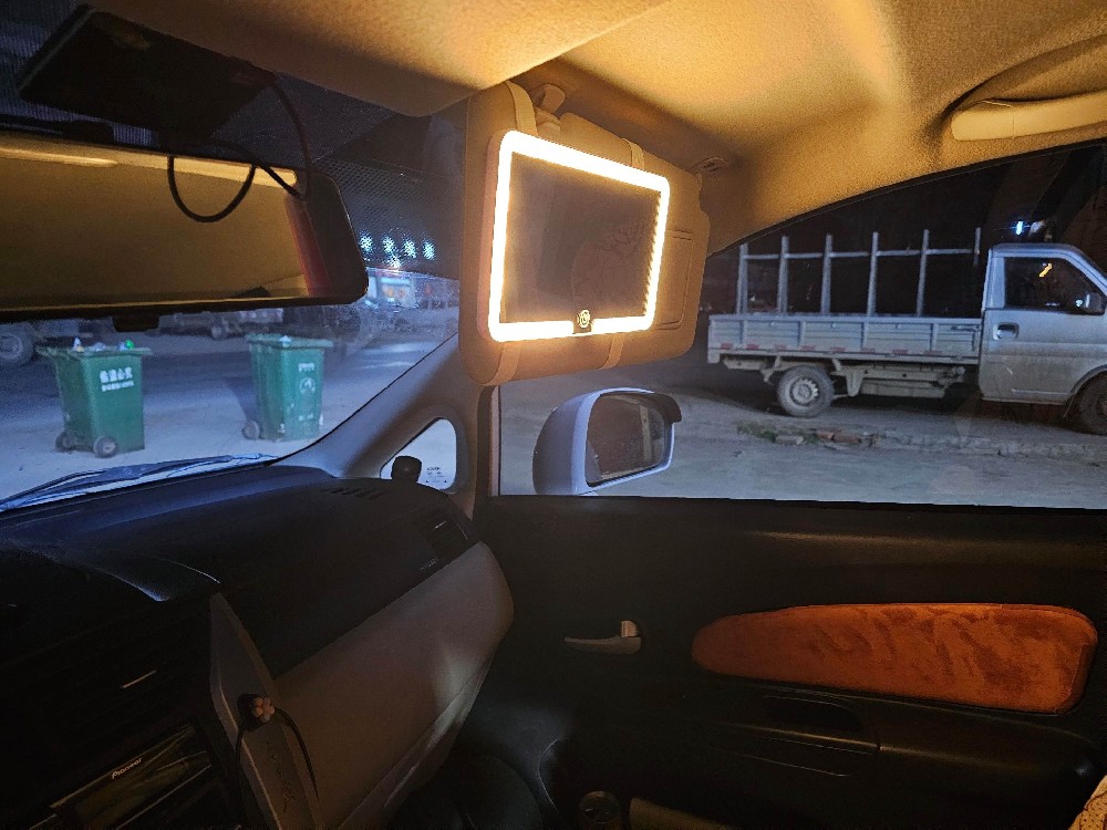 霍尔元件在汽车化妆镜中的创新应用：无锡迪仕DH320全极霍尔开关的智能化突破